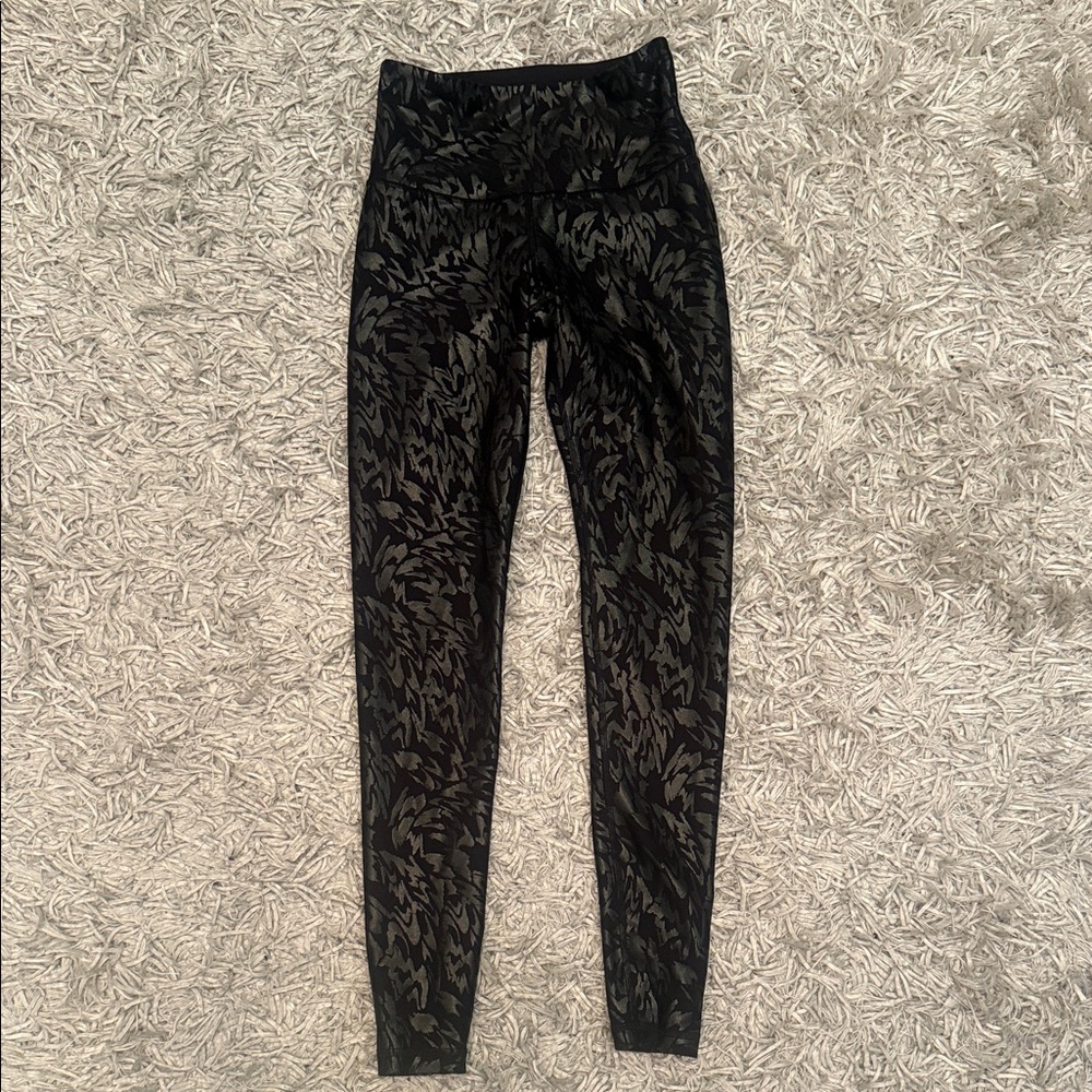Old Navy Active High-Rise Leggings - Black and Gray Leopard